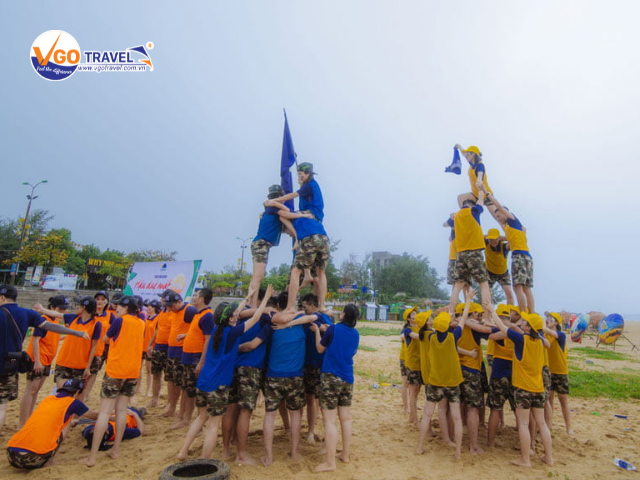 Trò chơi team building xếp tháp người