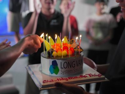 đốt bánh kem sinh nhật công ty long vân