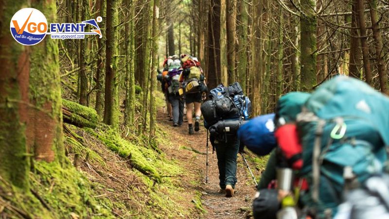 Không mang nhiều đồ cồng kềnh khi leo núi