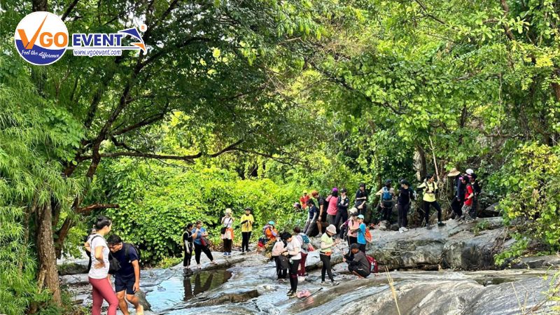 Khung cảnh khi leo núi Tà Cú