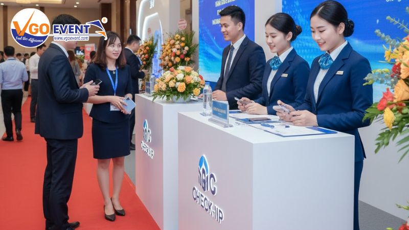 Đón khách, check-in và giới thiệu chỗ ngồi