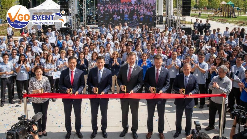 Lễ khánh thành hoành tráng