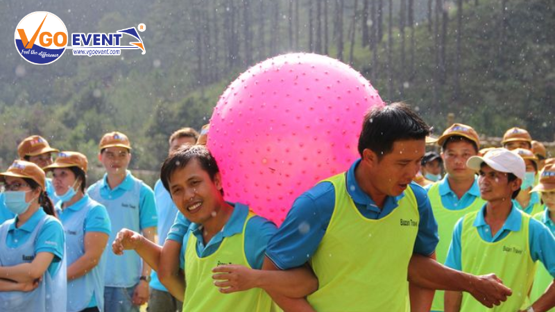 Dẫn bóng về đích