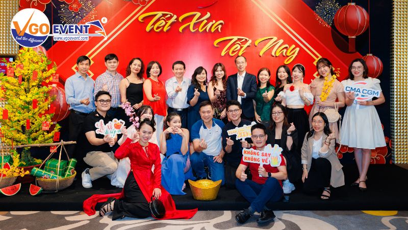 Tiệc tân niên mở đầu năm mới 