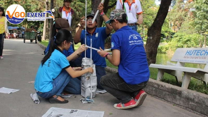 Xây tháp bằng giấy