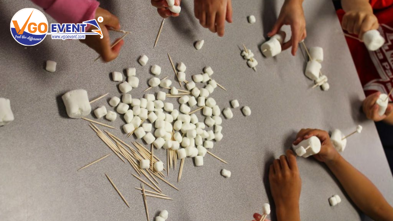 Xây tháp mì ống