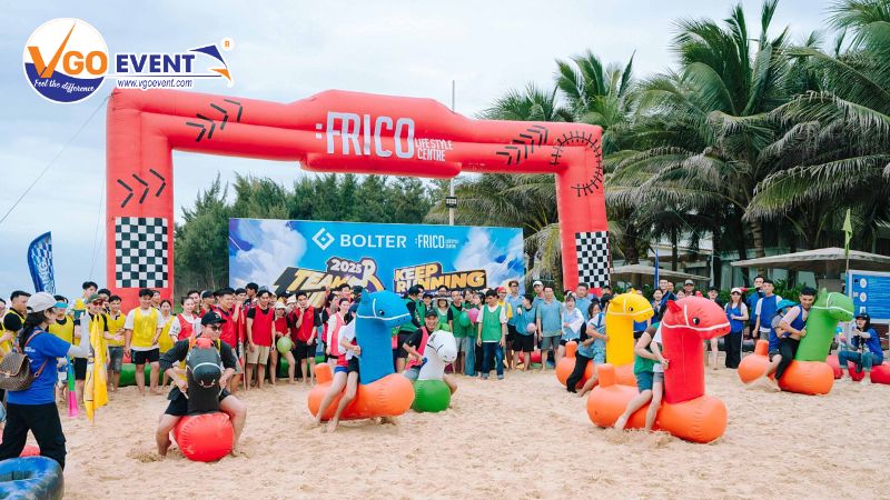 Chơi đua thú trong Team Building bãi biển Phan Thiết