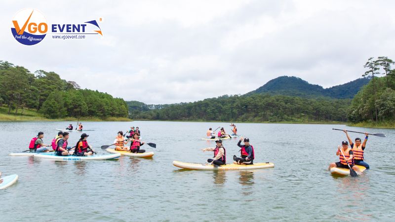 Chèo sup tại hồ Tuyền Lâm