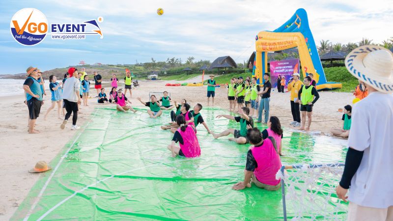 Các hoạt động đội nhóm ngoài trời tạo thêm không khí sôi động