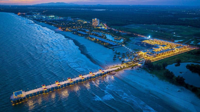 Đoàn tham quan cầu Hamptons Pier