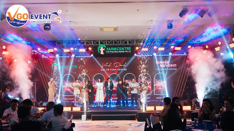 Khoảnh khắc vinh danh đại sứ trong chương trình do VGOEvent tổ chức