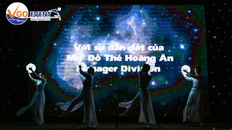 Tiết mục nghệ thuật được trình diễn trên sân khấu
