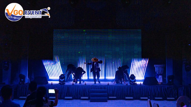 Kết hợp ảo thuật và visual LED để kể câu chuyện thương hiệu