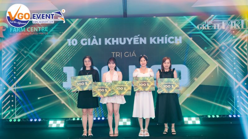 Khoảnh khắc vinh danh trong chương trình Gala của doanh nghiệp