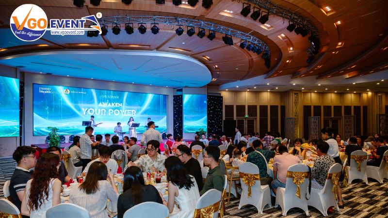 Không gian buổi tiệc tối tạo cơ hội giao lưu của công ty