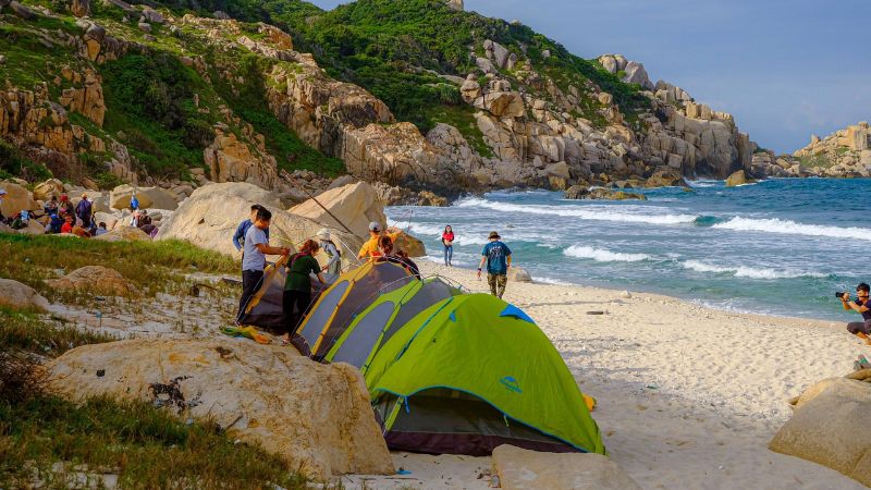 Cắm trại tại bãi Rạng trong chuyến trekking Mũi Đôi