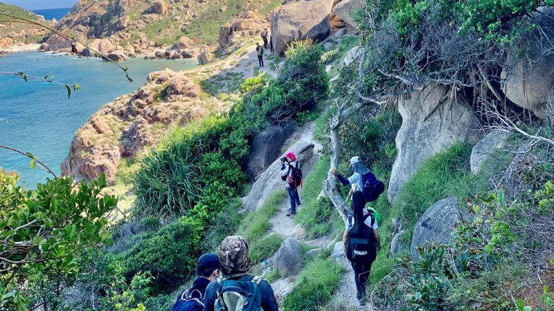 Đoàn trekking chinh phục cung đường Cực Đông